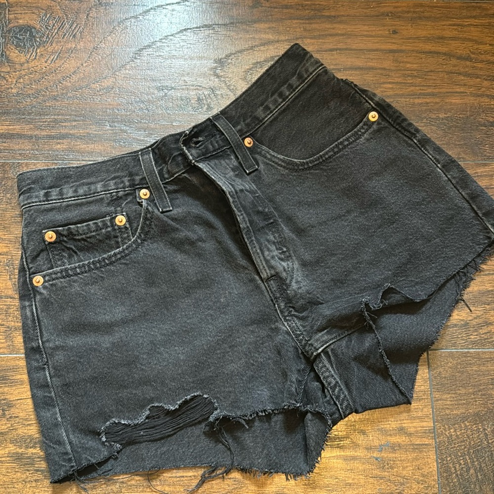 Levi’s 501 denim shorts 🌚✨